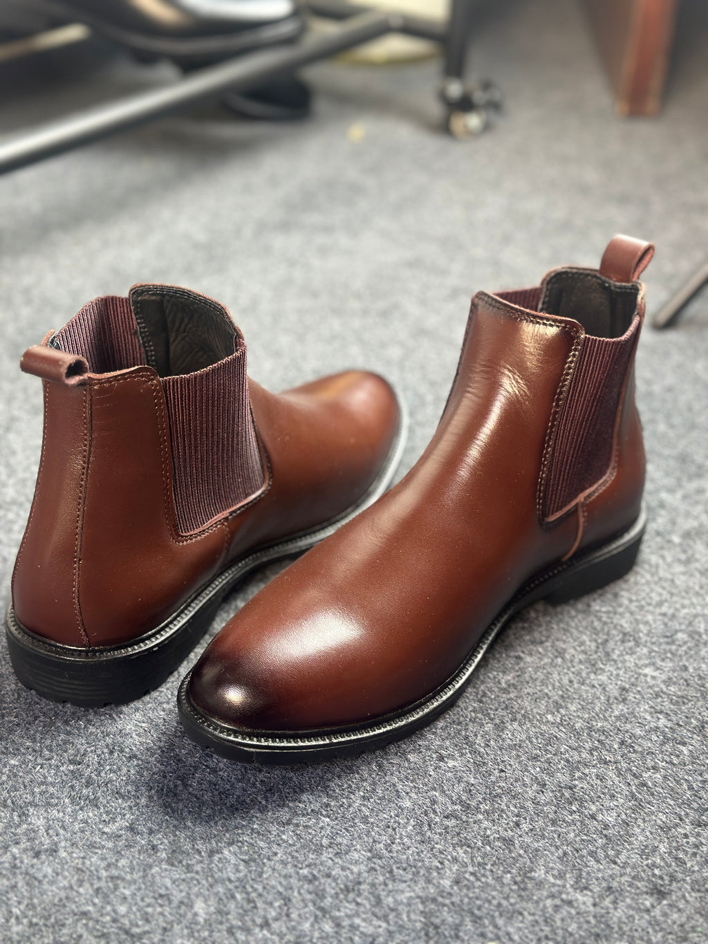 Leather Chelsea Boots – Stylish & Comfortable