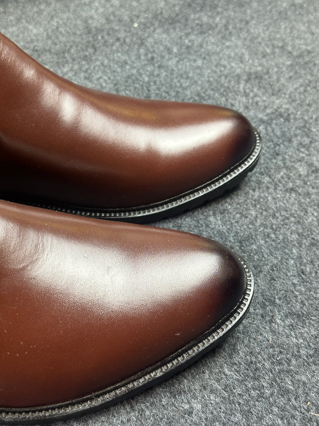 Leather Chelsea Boots – Stylish & Comfortable