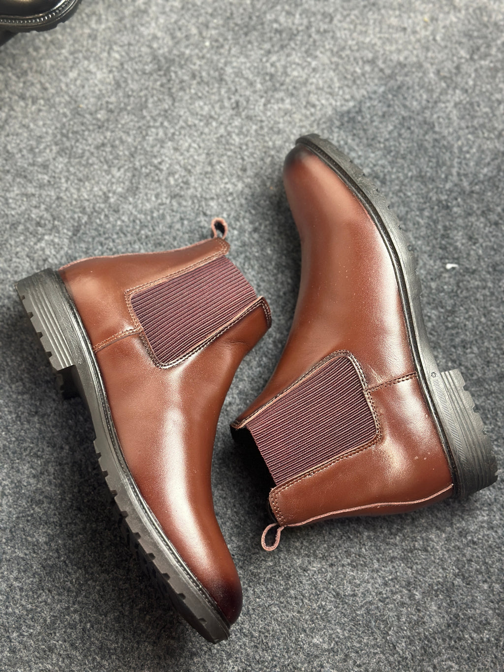 Leather Chelsea Boots – Stylish & Comfortable