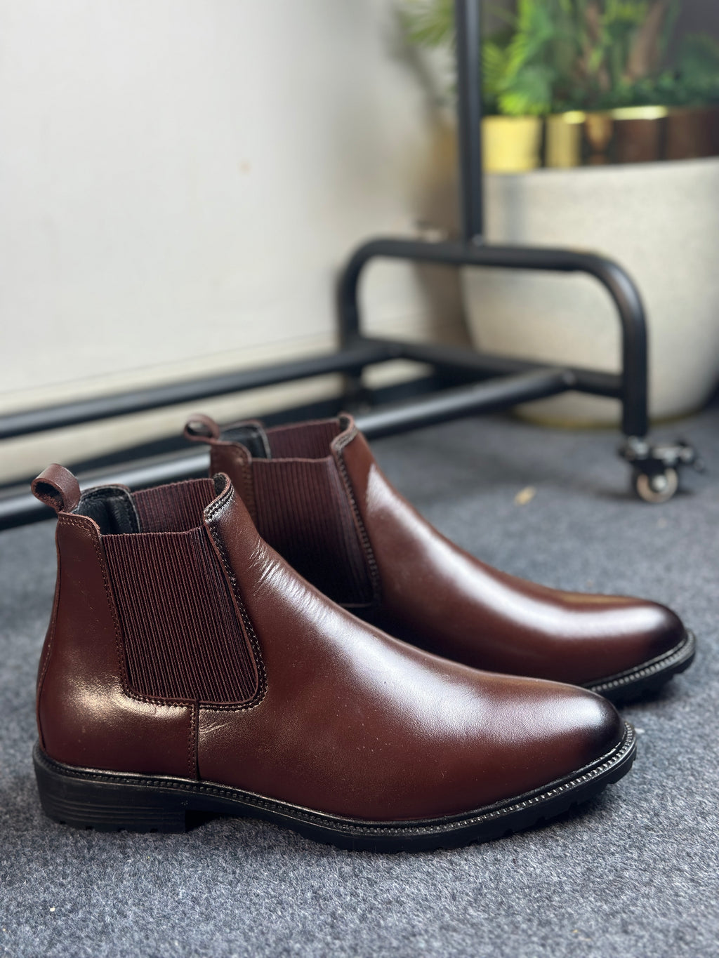 Leather Chelsea Boots – Stylish & Comfortable