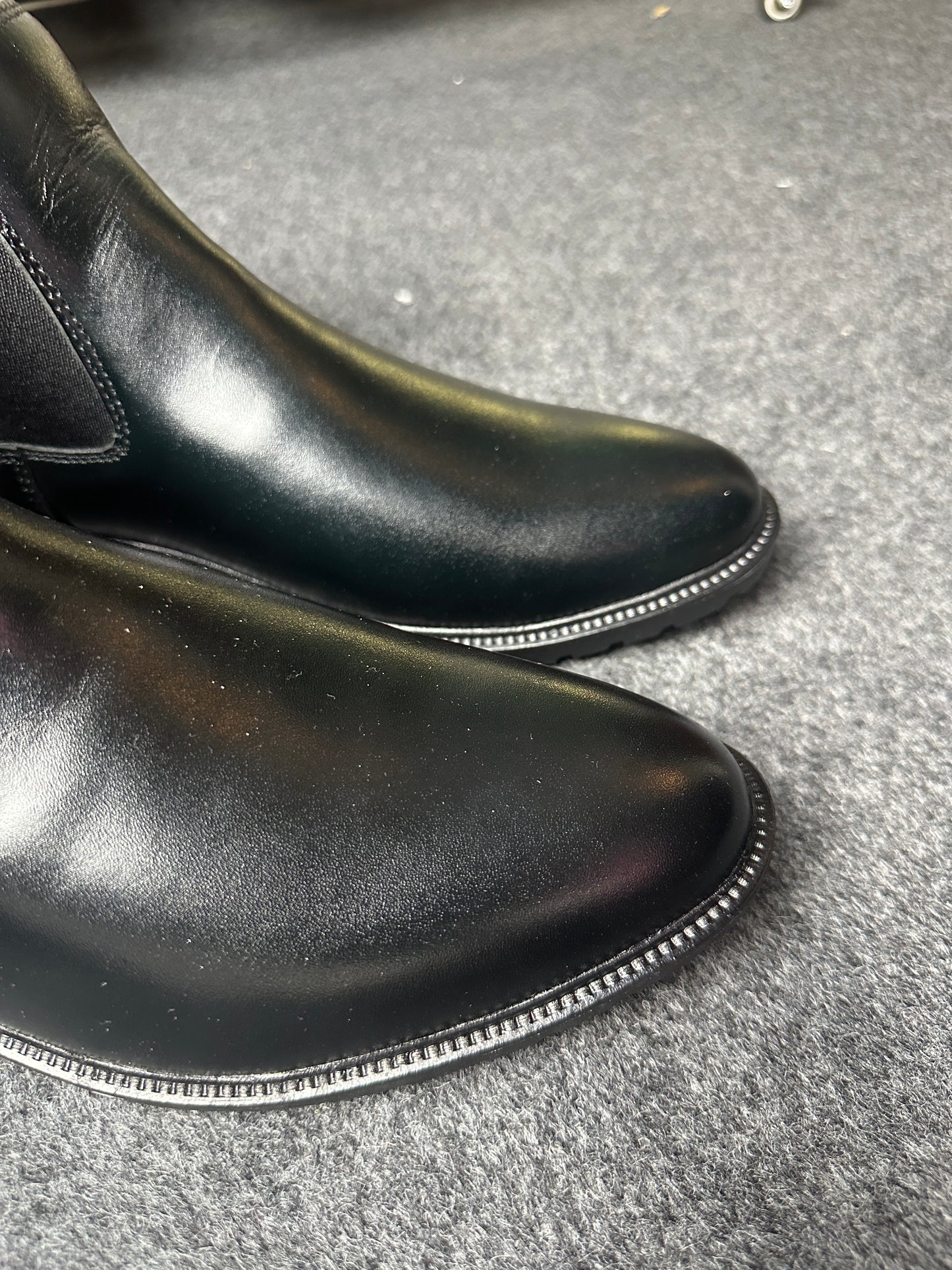 Leather Chelsea Boots – Stylish & Comfortable