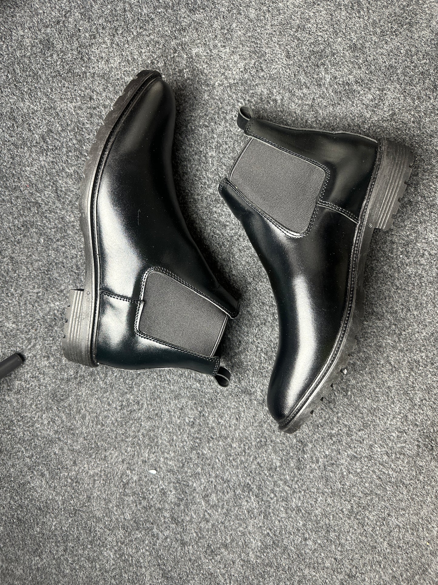 Leather Chelsea Boots – Stylish & Comfortable