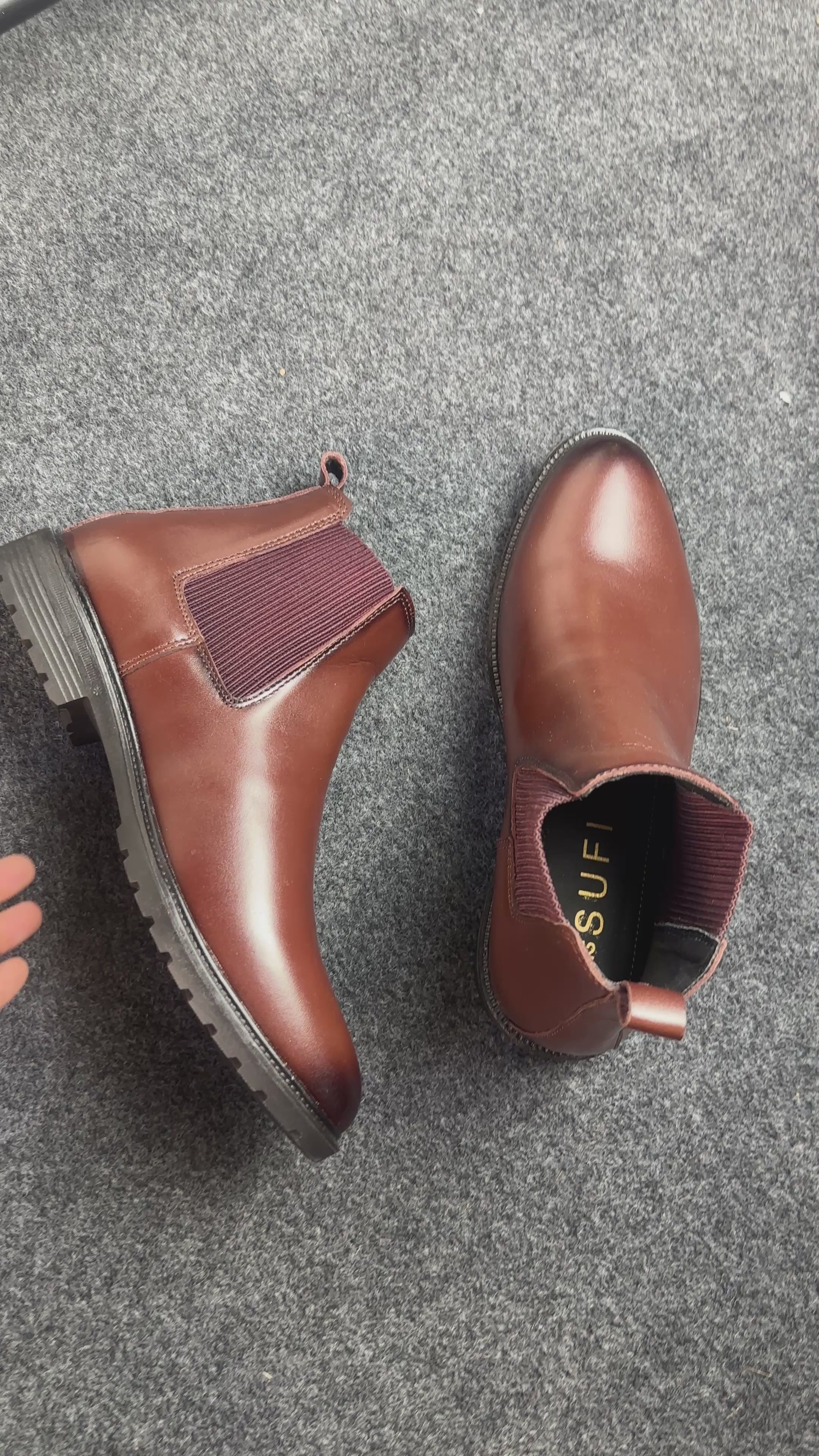 Leather Chelsea Boots – Stylish & Comfortable